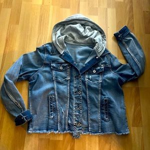 Jean jacket with attached hoodie. Stretch Frankie & Stella size 1X
